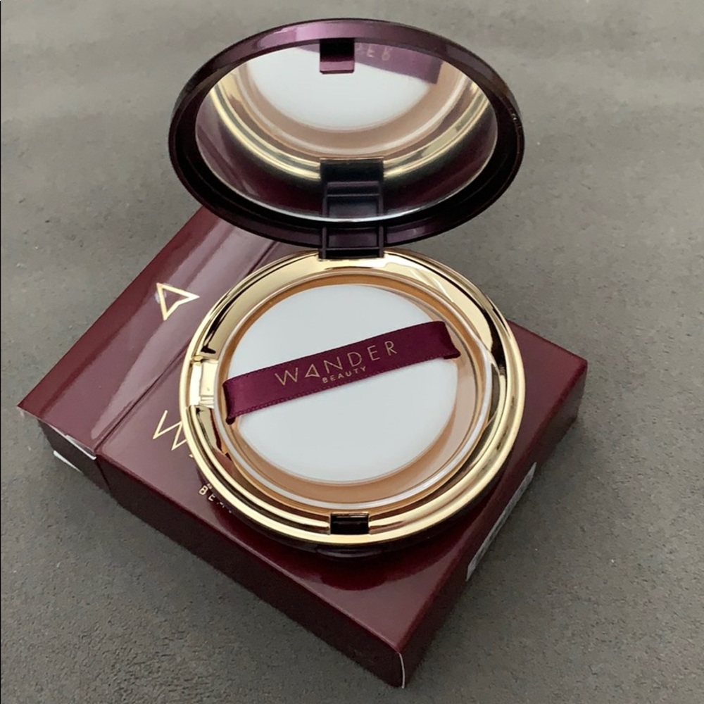 Wanderlust Powder Foundation Fair BNIB
